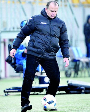 Олег Дулуб став головним тренером ”Карпат” у жовтні минулого року