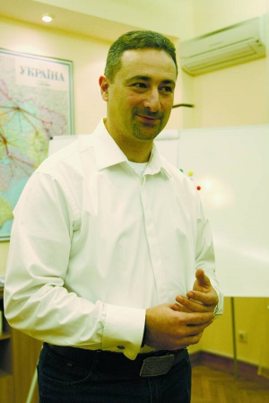 Гендиректор Укрпошти Ігор Смілянський: ”Банки платять листоношам, щоб умовляли пенсіонерів переходити до них на обслуговування. По 30–100 гривень за клієнта”