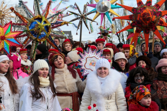 Шествие участников традиционного ХІ Рождественского фестиваля «Вспышка Рождественской звезды», Львов, 8 января 2017