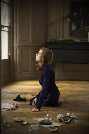 Ізабель Юппер у ролі жертви згвалтування Мішель в фільмі "Вона" Пола Верховена