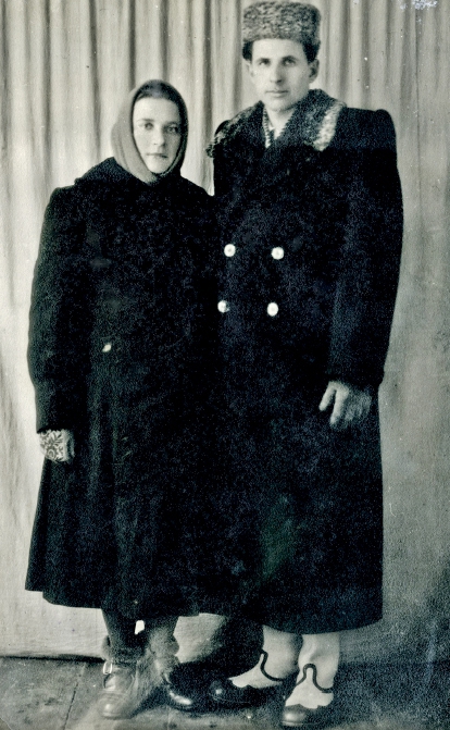 Ванда Горчинська з чоловіком Романом Демчуком. Фото зроблене в місті Копичинці після вінчання у церкві Святого Миколая 19 січня 1960 року