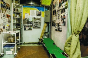 У музеї антитерористичної операції розмістили речі бійців та інструменти військових медиків, якими вони користувалися в зоні бойових дій. Усього — більш як тисяча експонатів