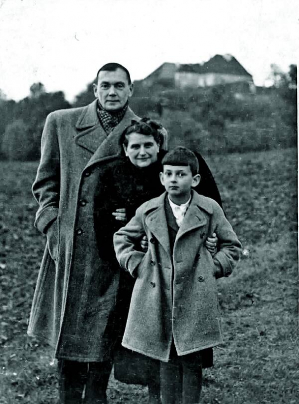 Євген Маланюк із дружиною Богумилою та сином Богданом, Варшава, кінець 1930 років