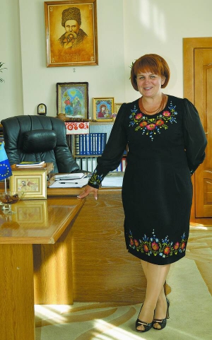 Валентина Коваленко в себе в кабінеті, коли була головою Черкаської облради. На посаді протрималася дев’ять місяців
