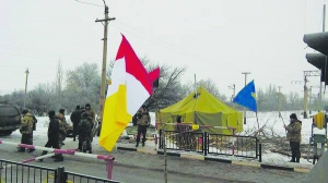 Колишні бійці добровольчих батальйонів заблокували залізничну лінію вночі 11 лютого. Не пускають на окуповану територію потяги з промисловими товарами
