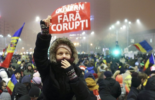Понад два тижні тривають у Бухаресті масові акції протесту. Румунів обурив намір уряду зменшити покарання для хабарників