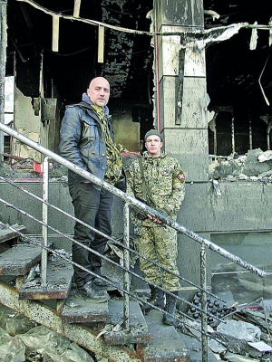 Російський письменник Захар Прилєпін (ліворуч) у Донецьку восени торік