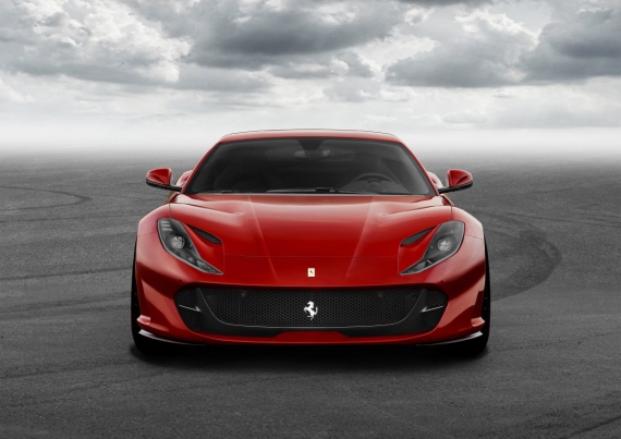 Ferrari 812 Superfast:спереди