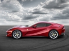 Ferrari 812 Superfast:сбоку