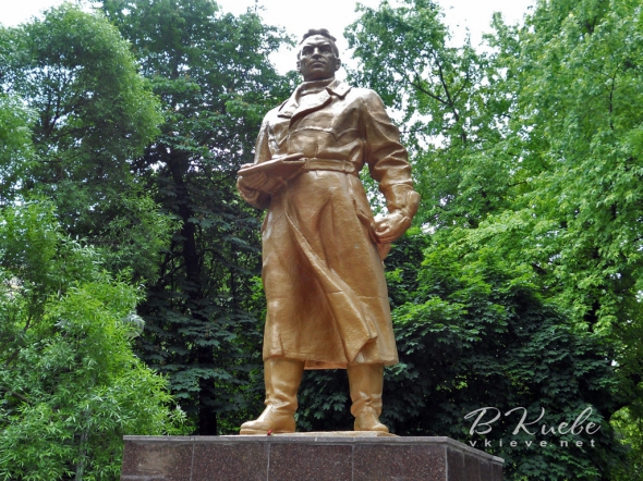 Пам'ятник Валерію Чкалову