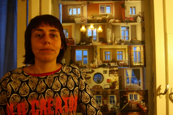 У столичній квартирі на Троєщині відкрилася виставка художниці Жанни Кадирової "Жилмассив"