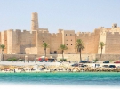 7. Туніс “Тут можна відчути весь дух Північної Африки. У країн просто неймовірна кількість стародавніх пам'яток архітектури. А місто Сіді-Бу-Саїд, розташоване за 20 км від столиці Тунісу, просто запаморочило мою голову!”