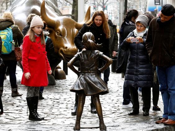 Статуя в Нью-Йорке по случаю Международного женского дня