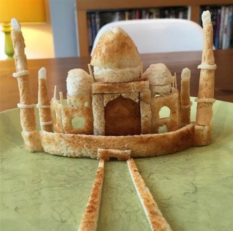 Папа делает скульптуры из хлеба для дочери, которая страдает пищевой аллергией