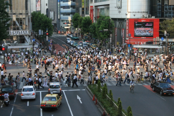 Пешеходный переход на станции Shibuya в центре Токио