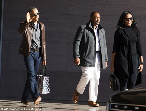 Барак Обама в модном образе гулял в Вашингтоне