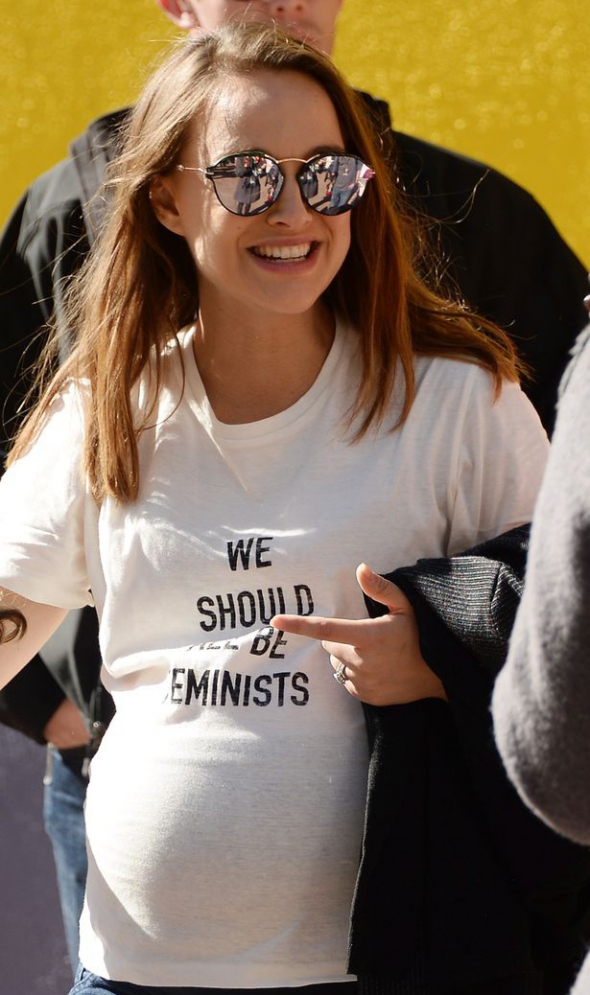 Новий зірковий тренд - футболки з фемінстськими написами