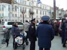 Винницкие активисты требуют у Винницкого областного совета принять обращение в поддержку торговой блокады.