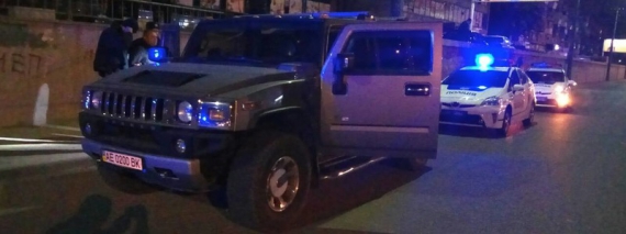 Поймали пьяного водителя автомобиля Hummer, который оказался майором полиции