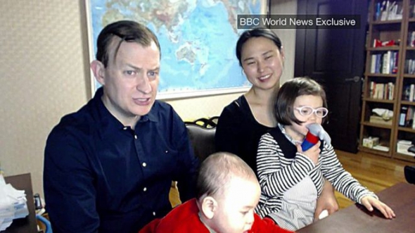 В прямой эфир BBC ворвались дети Роберта Келли