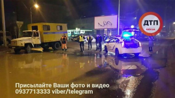 Прорив трубопроводу на вул. Борщагівській