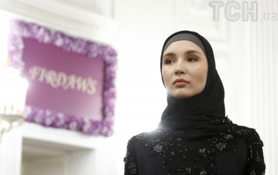 Модный показ: коллекцию одежды преставила дочь Кадырова