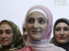Модный показ: коллекцию одежды преставила дочь Кадырова