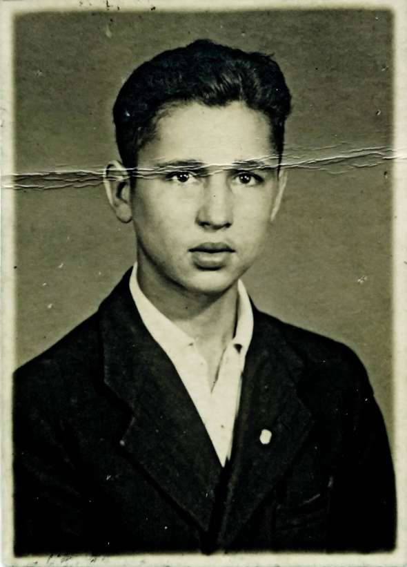 17-річний Леонід Муха перед вступом у дивізію ”Галичина”,  Франкфурт-на-Майні, літо 1942 року