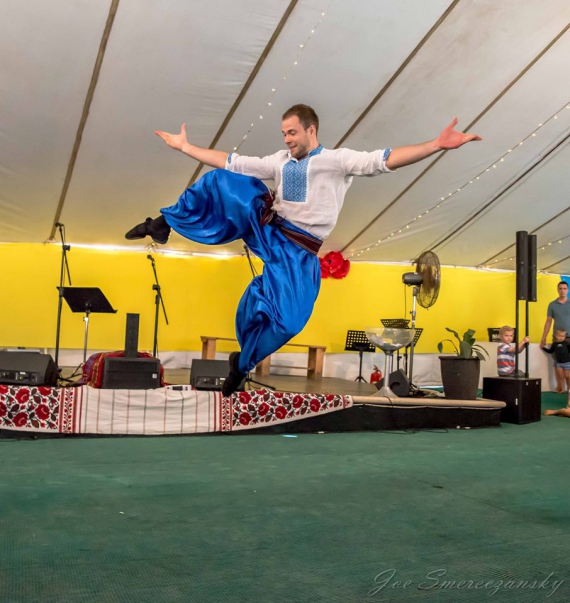 Украинский танцовщик Алексей Ищенко устроил импровизированный гопак со всеми гостями