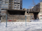 Місце, куди убивця відтягнув тіло Мирона Ільницького та присипав мішками із будівельним сміттям