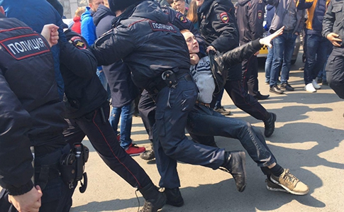Півсотні активістів затримали у Росії на пікетах проти корупції. 