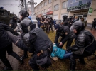 Більше 740 людей затримали в Білорусі за вихідні. Їх звинувачують в участі у несанкціонованих мітингах