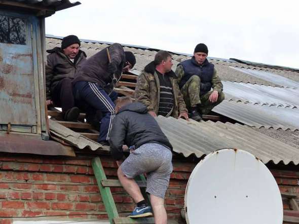 Жители Балаклии ремонтируют дома