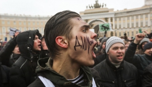 Акція ­протесту проти ­корупції в Росії у Санкт-­Петербурзі на Дворцовій площі