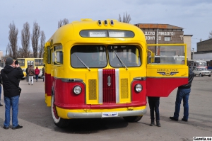 ЗіС-155.Такі автобуси працювали у Києві 65 років тому