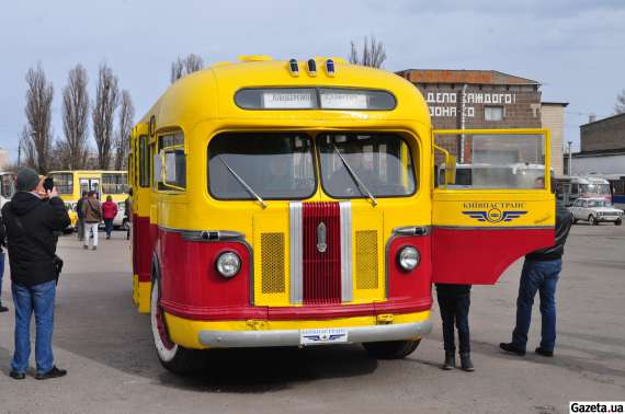 ЗиС-155.Такие автобусы работали в Киеве 65 лет назад