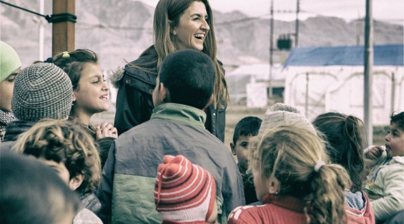Медсестра Шілан з Іракського Курдистану з дітьми-біженцями