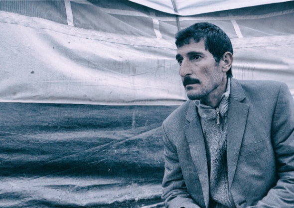 Беженец, который 4 месяца не выходил из палатки