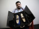 Создали первую в мире обувь из чистого золота