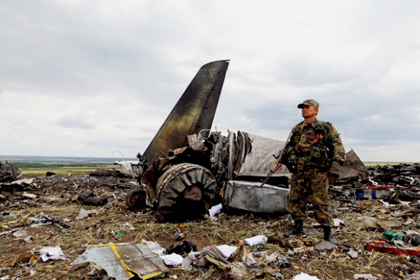 Военный самолет боевики расстреляли с ПЗР. Командиры знали о засаде террористов. Но отправили экипаж без прикрытия.