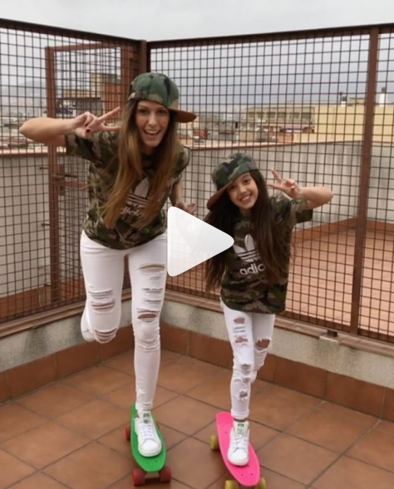 Синхронні танці матері і доньки підірвали мережу