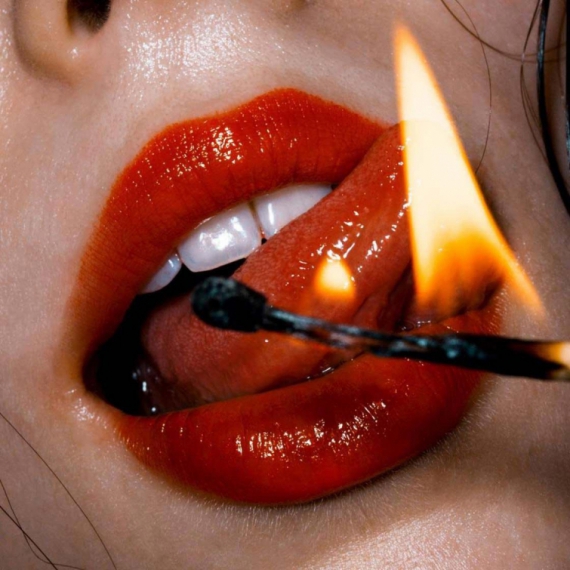Женские губы стали чувственным безумием в работах фотографа