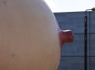 До Дня матері в Лондоні встановили велетенські жіночі груди