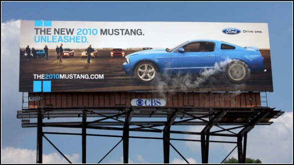Ford: в рекламе автомобиля из-под колес нарисованной машины каждые 5 мин вылетает дым, как во время стритрейсинга.