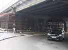 Металеві підпірки під Шулявським мостом