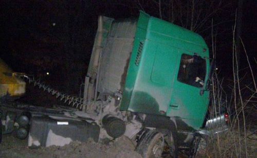 Вантажівка із борошном протаранила легковик родини Ткаченків.