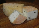 Козий сыр с базиликом 