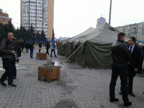 Пригородные перевозчики пикетируют Киевскую обладминистрацию