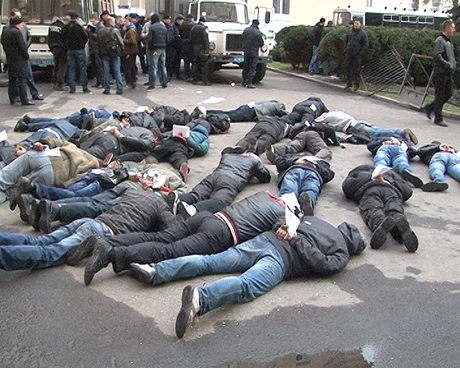 Затримані у дворі Харківської ОДА