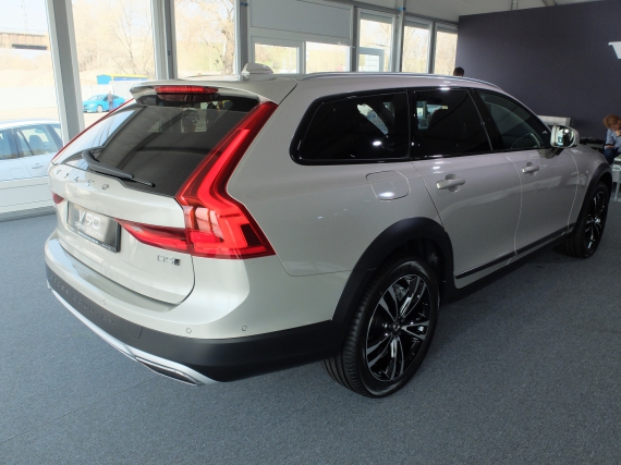 Volvo V90 Cross Country